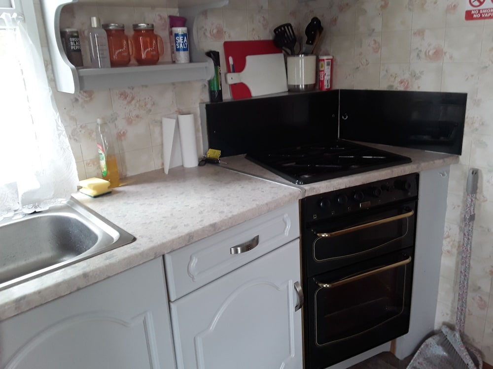 3 bed Caravan Suzie 1,10 Mins From Beach Suzie 1 view 4