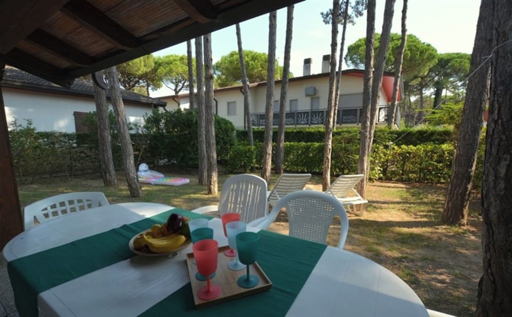 Private Fenced Garden House at 300mt From Lignano Pineta Beach
