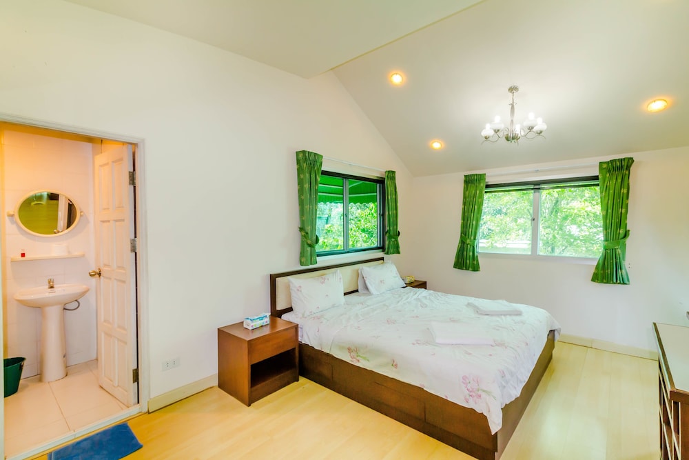 Chalong Hill Tropical Garden Homes
