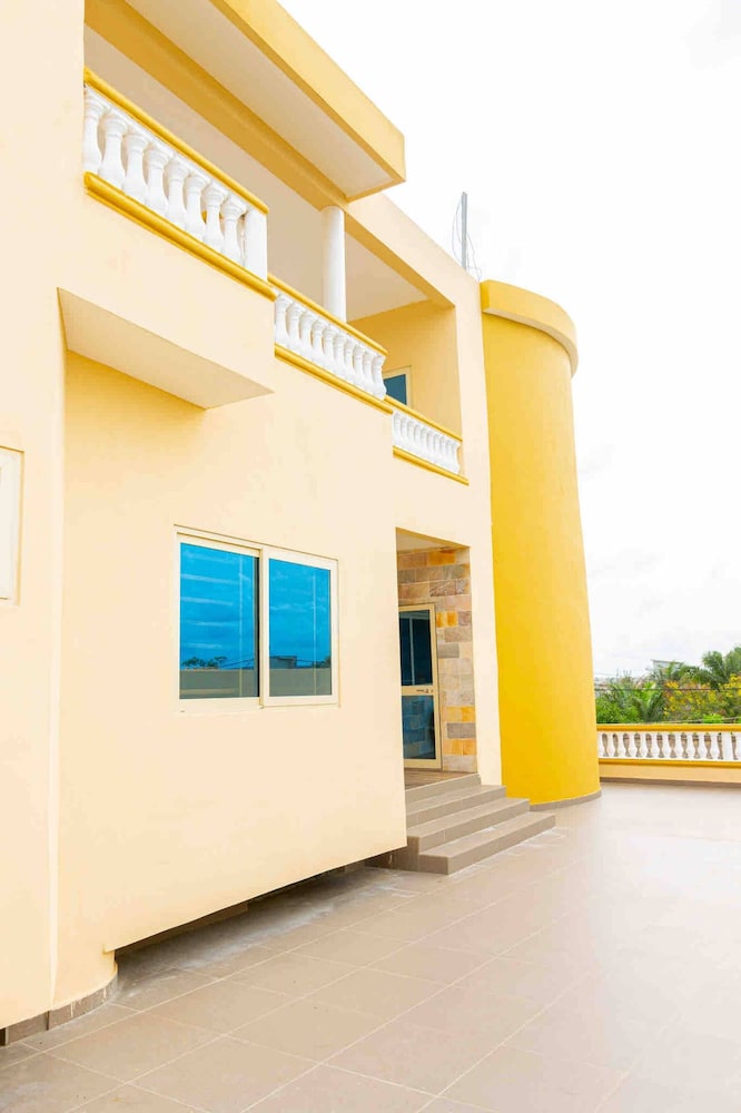 House 5 Mins From the Beach, 15 Mins From the Airport