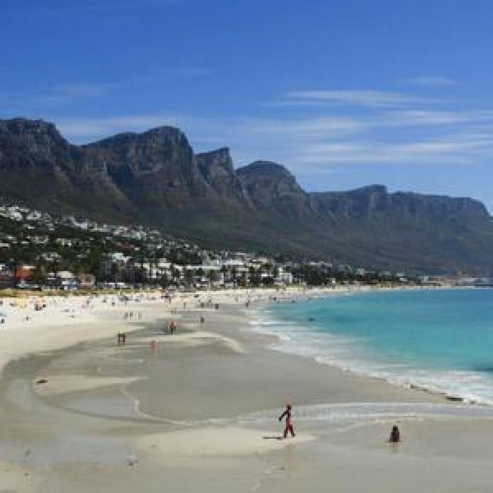 Cozy Apartment Opposite Camps Bay Beach Seasonsfind the Bay view 3