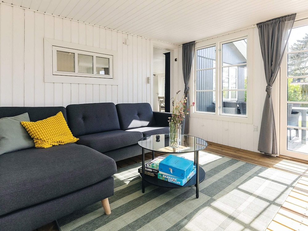 Cozy Summer House Near Ore Strand