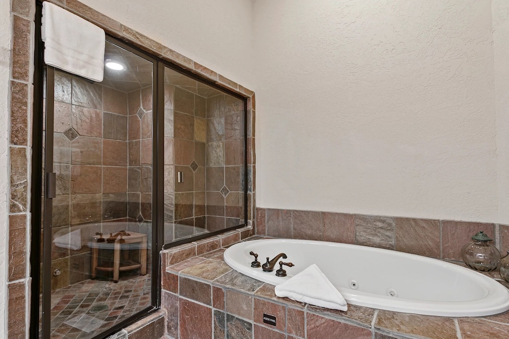 Sterling Lodge at Deer Valley Resort - Three Bedroom Condo with Hot Tub #111 3 Condo