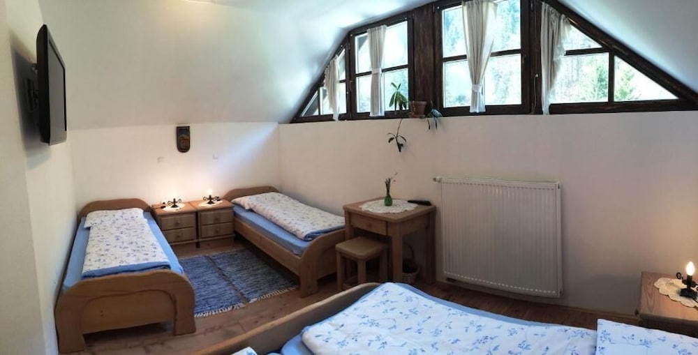 Apartmaji Pod macesnovo streho