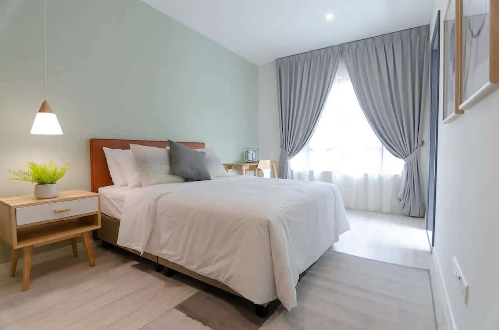 A Comfy & Bright 2BR Suasana Suite 6, Free Parking