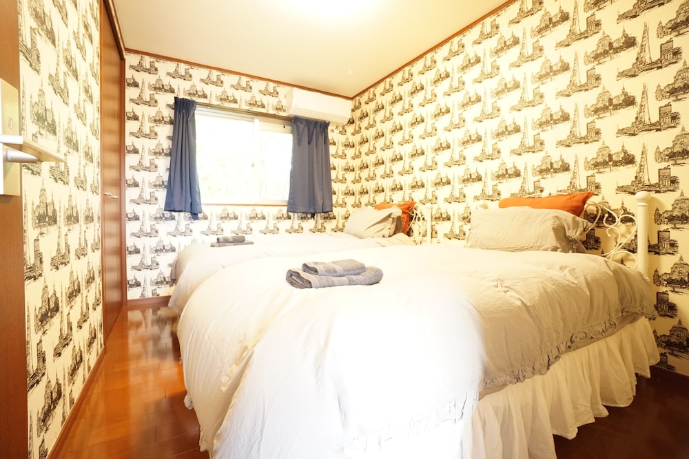 PINK Suite HOUSE view 4