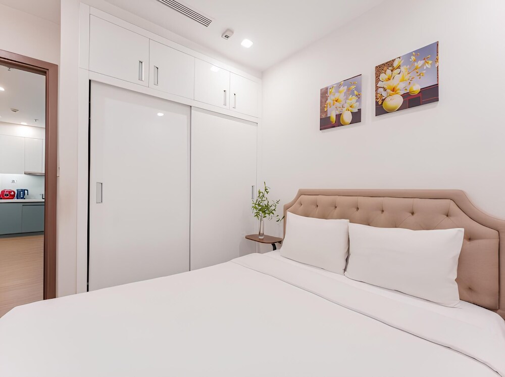 Sunny - Vinhomes GreenBay Residences