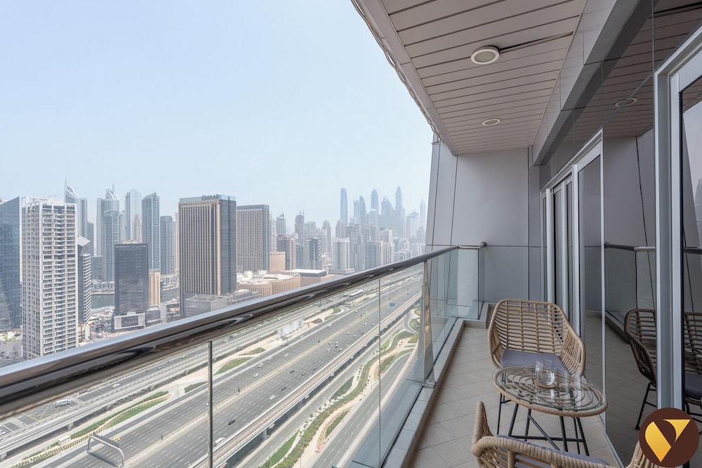 Luxury Stay in JLT Near Metro & JBR