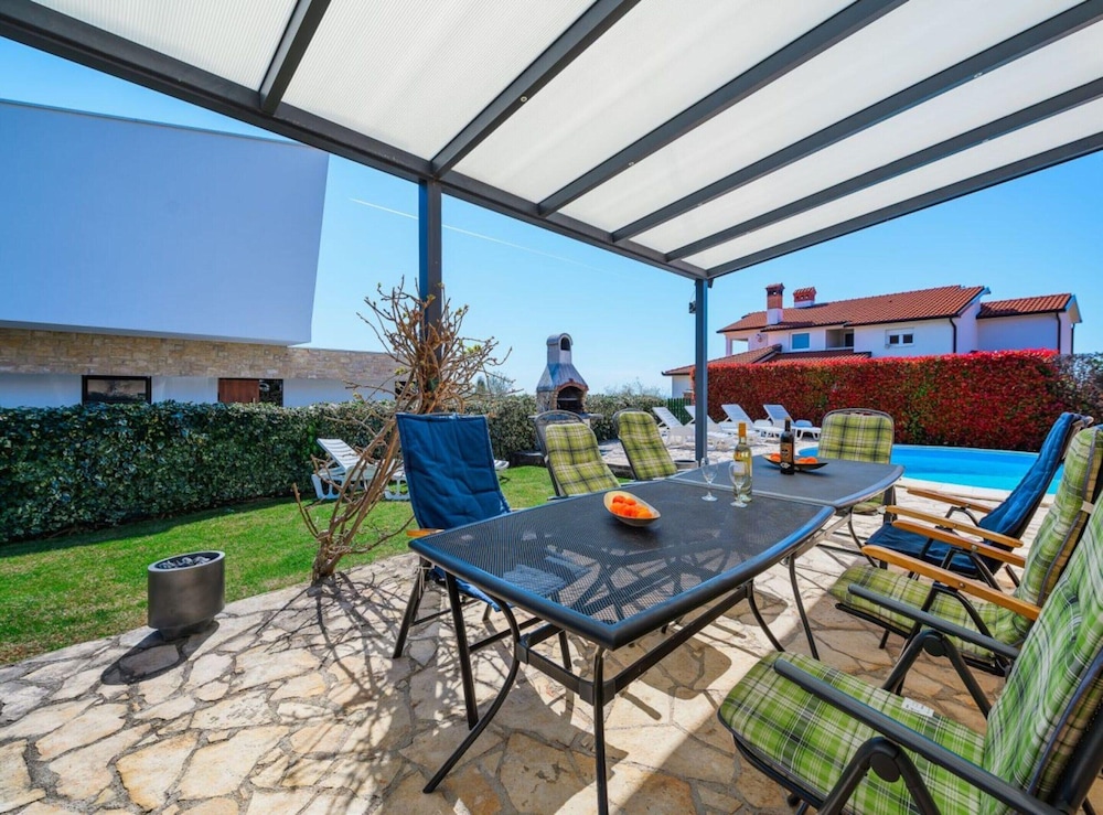 Villa in Visnjan With Private Heated Pool