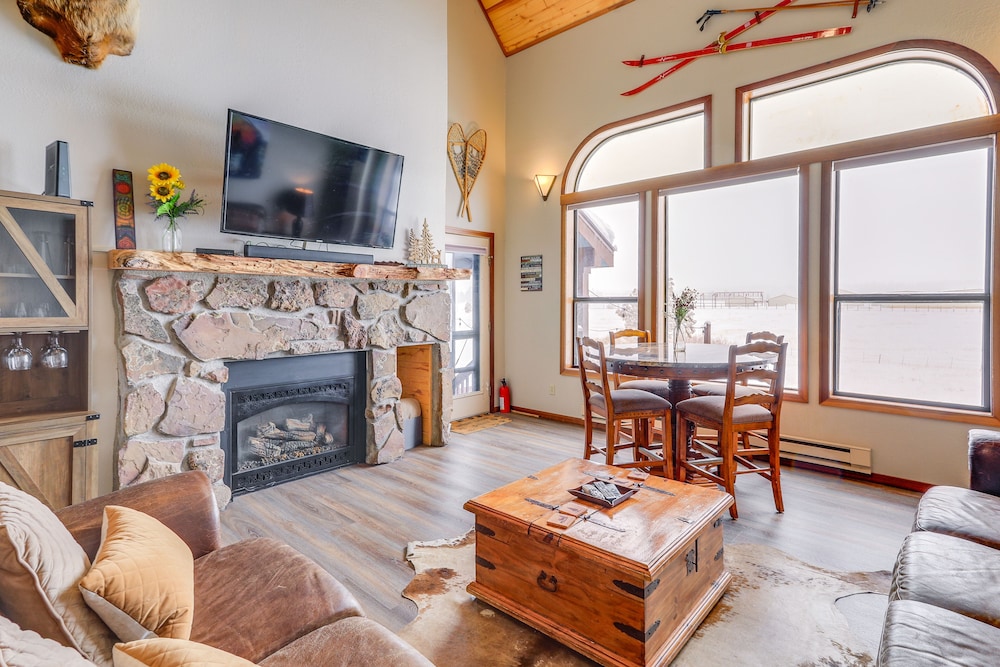 Peaceful Pagosa Springs Townhome w/ Hot Tub!