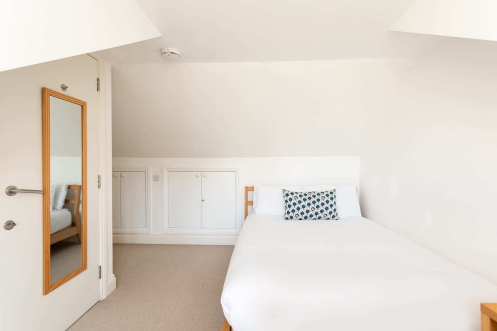 Spacious Apartment Near Portobello Road