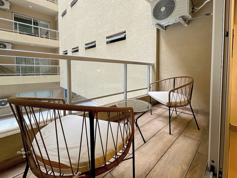 Ayres Suites Moreno