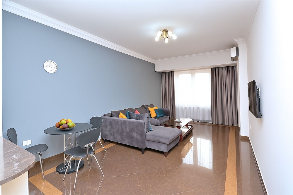 Apartments by Luxe Group BU944