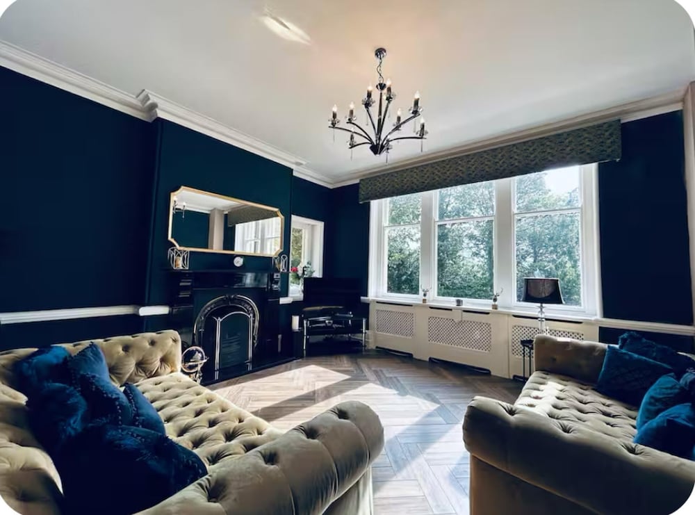 Lodge - Sleeps 18, pet Friendly & Free Parking