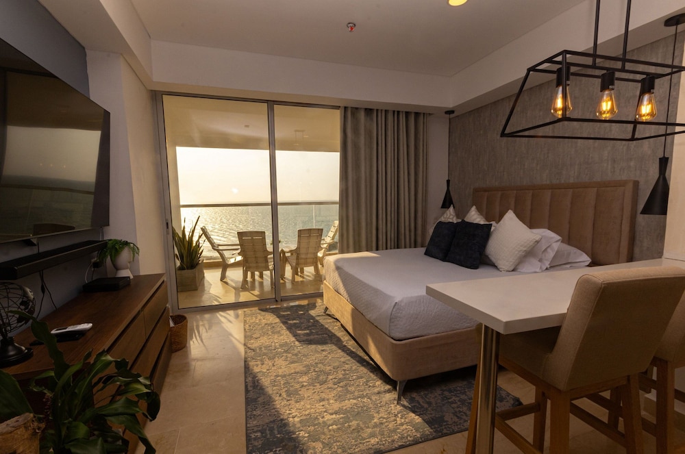 Condominio exclusivo nuevo frente al mar