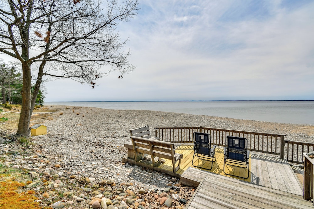 Breathtaking Sunsets: Lake Huron Beachfront Escape