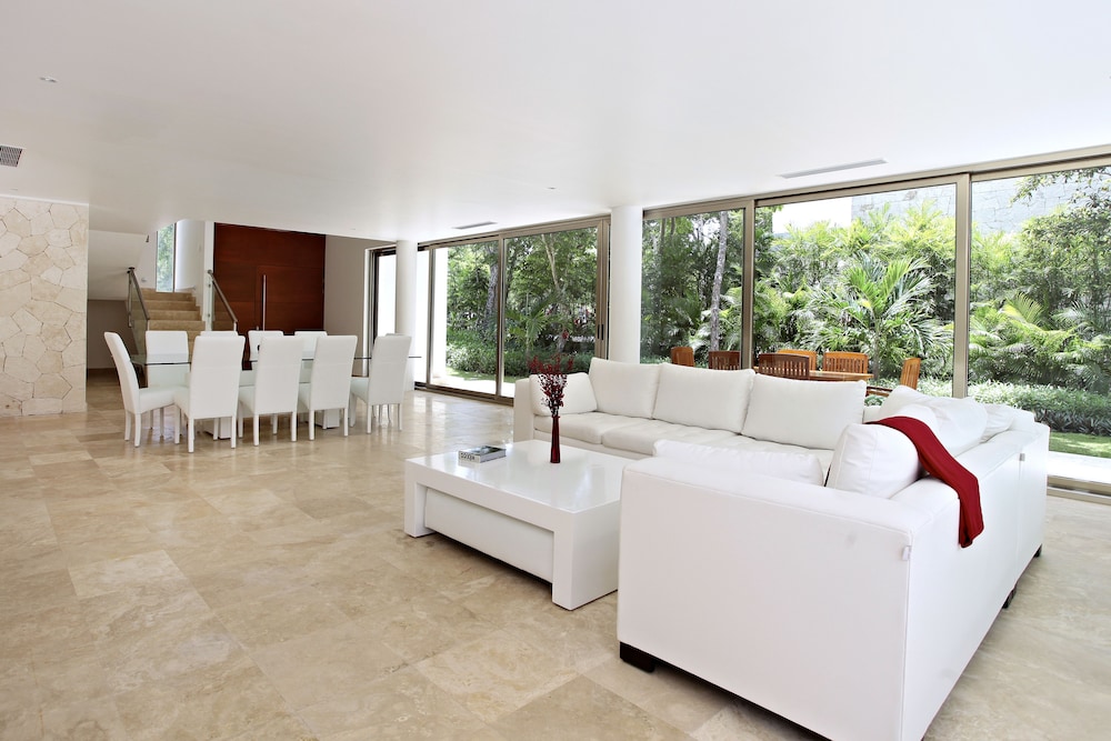 Bahia Principe Vacation Rentals - Three-Bedroom House