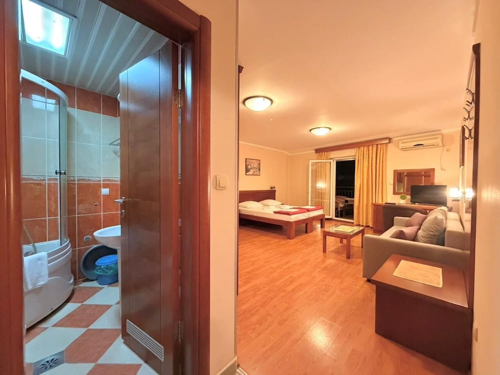 Beachfront Apartments Oaza