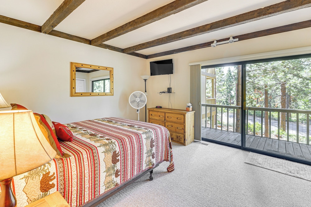 5 Mi to Northstar Resort! Multi-level Family Condo
