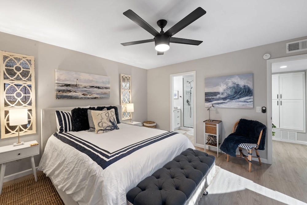 Designer Seville Condo w Golf Mountain Views