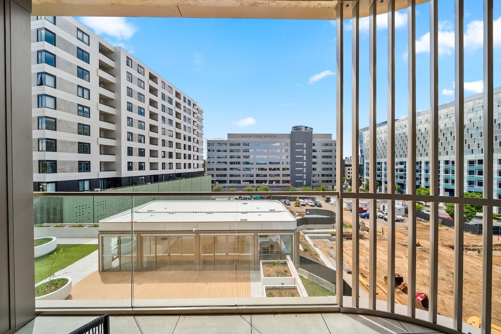 Bright 2-bed Apartment With Gym, BBQ & Pool Access