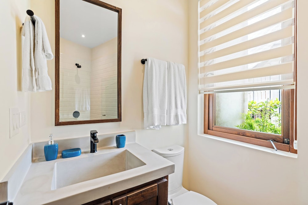 Stylish Condo in the Heart of Las Catalinas with Vibrant Design & Exclusive Beach Club Access