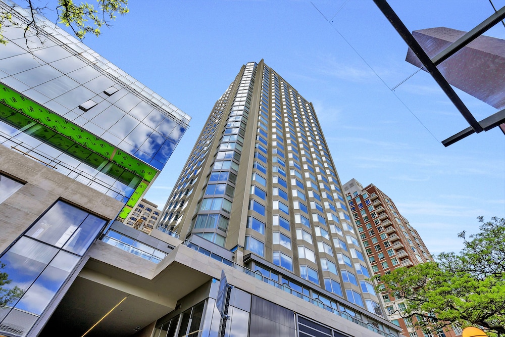 QuickStay - Premium 2bdrm in Yorkville (Yonge & Bloor)