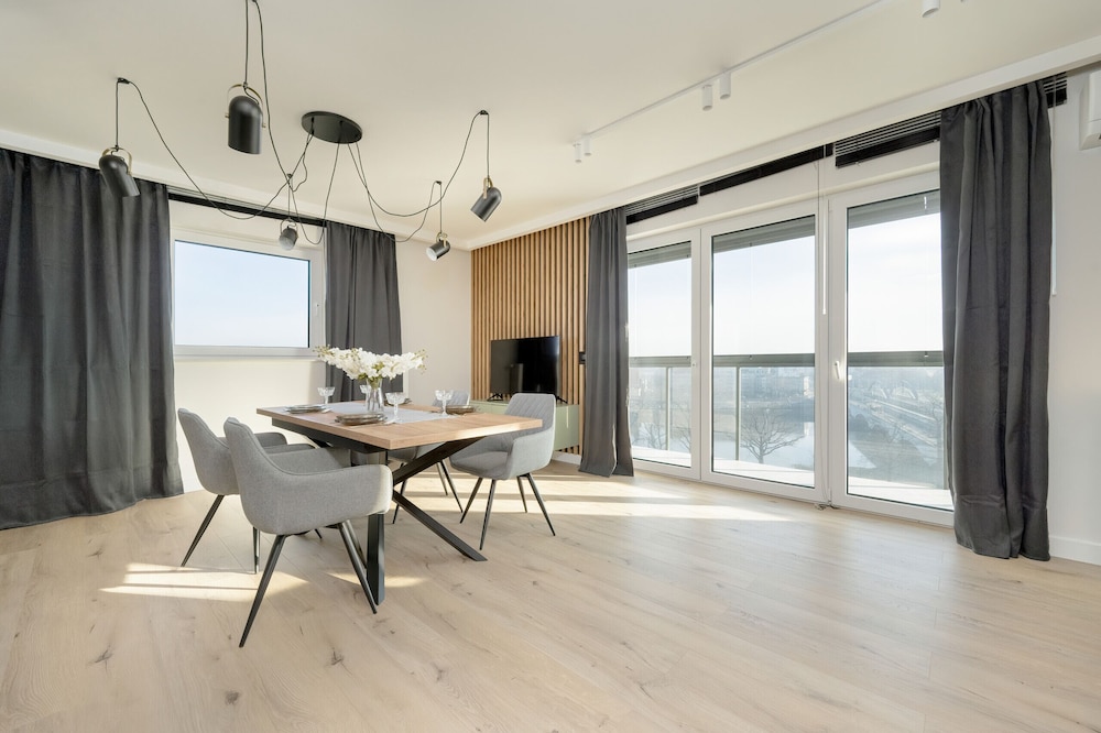 Bright & Peaceful Apartment by Renters