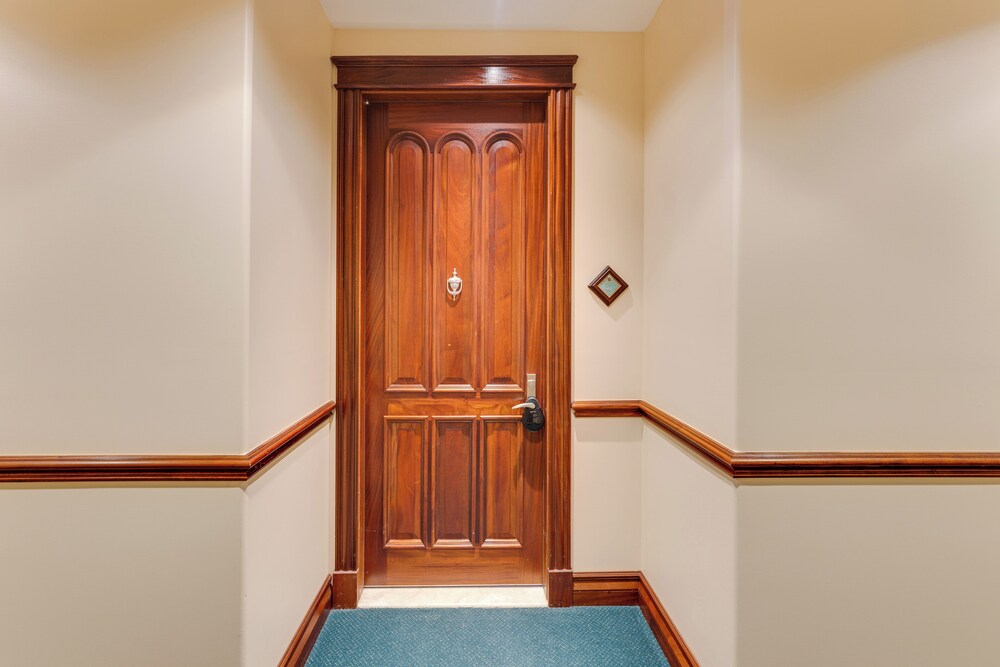 1 Mi to Skiing: Mtn-view Condo in Angel Fire!