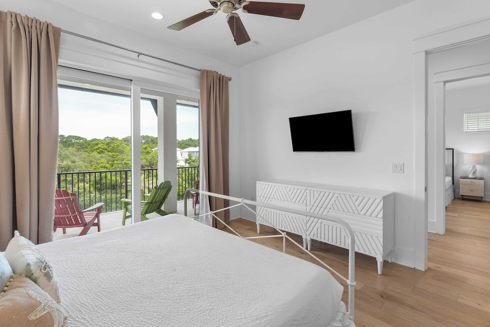 Walk to Beach + Pool, Hot Tub & Game Room 30A Ohana Grande by Avantstay
