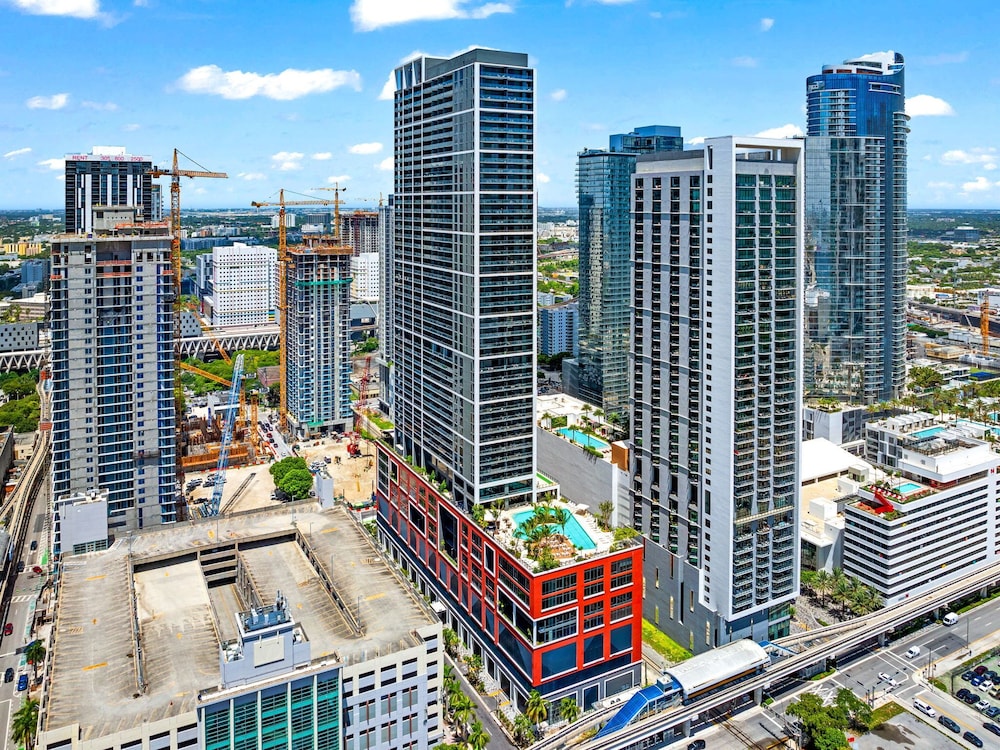 Luxury PH 51st Floor City Views
