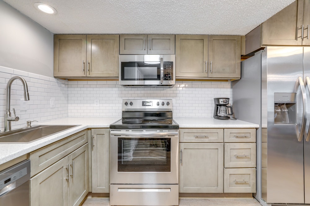 2-story Decatur Condo, Close to Downtown Atlanta!, photo 17