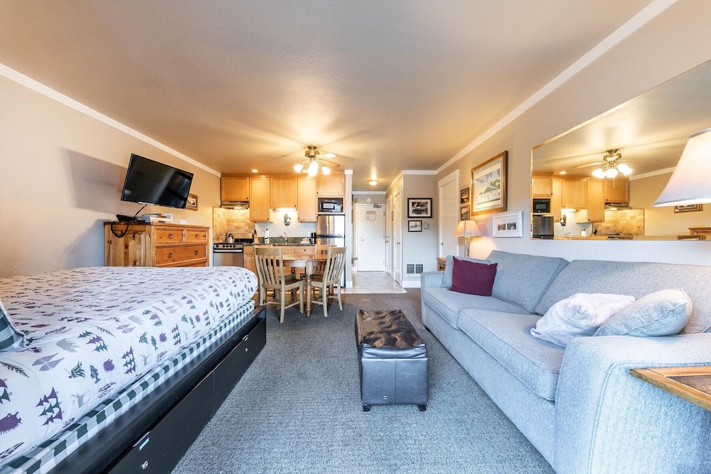 146 Bldg C 1 Bedroom Condo