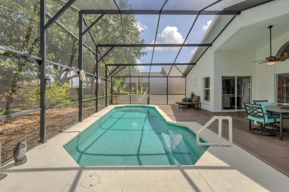 Large 4 bedroom Pool Home With Relaxing Vibes 4 Villa