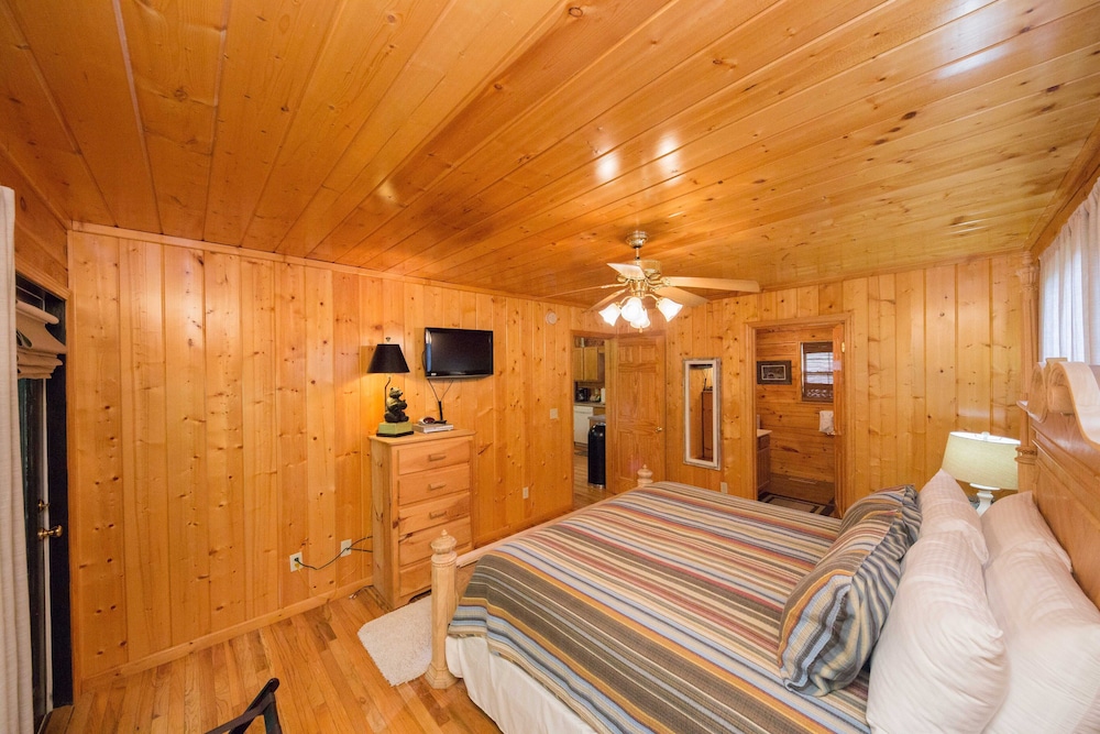 Drift Away - Two Bedroom Cabin view 4