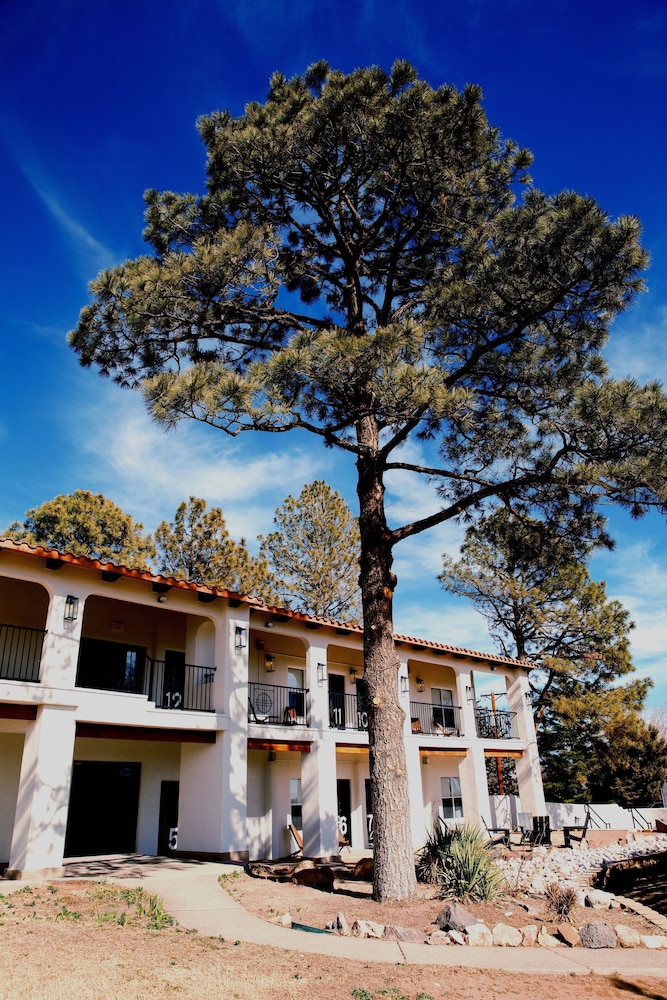 Hotel El Verde Inn - Image 1