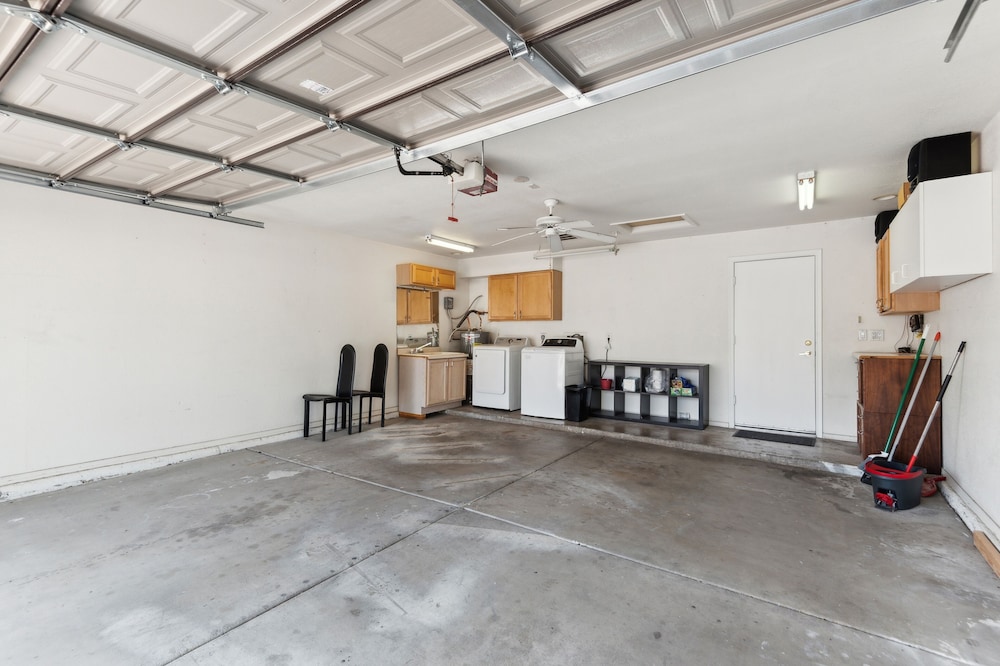 Beautifully Renovated Glendale Retreat 3 Bedroom Home by RedAwning