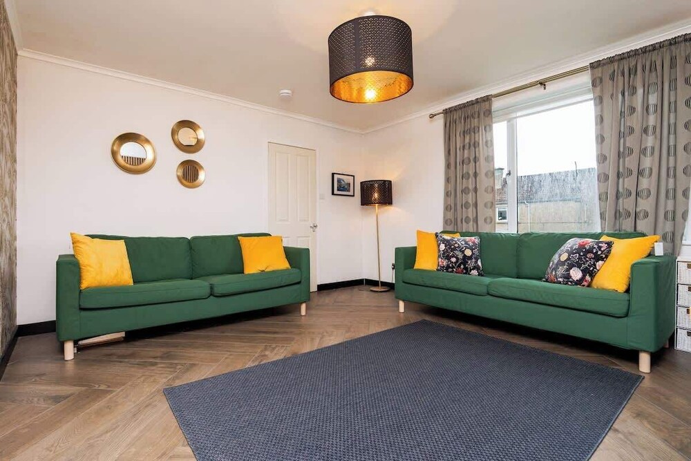 3 Bed House-free Parking