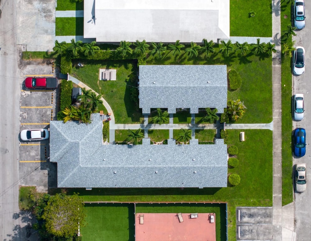 Charming Sunset Cove In Hollywood FL Free Parking