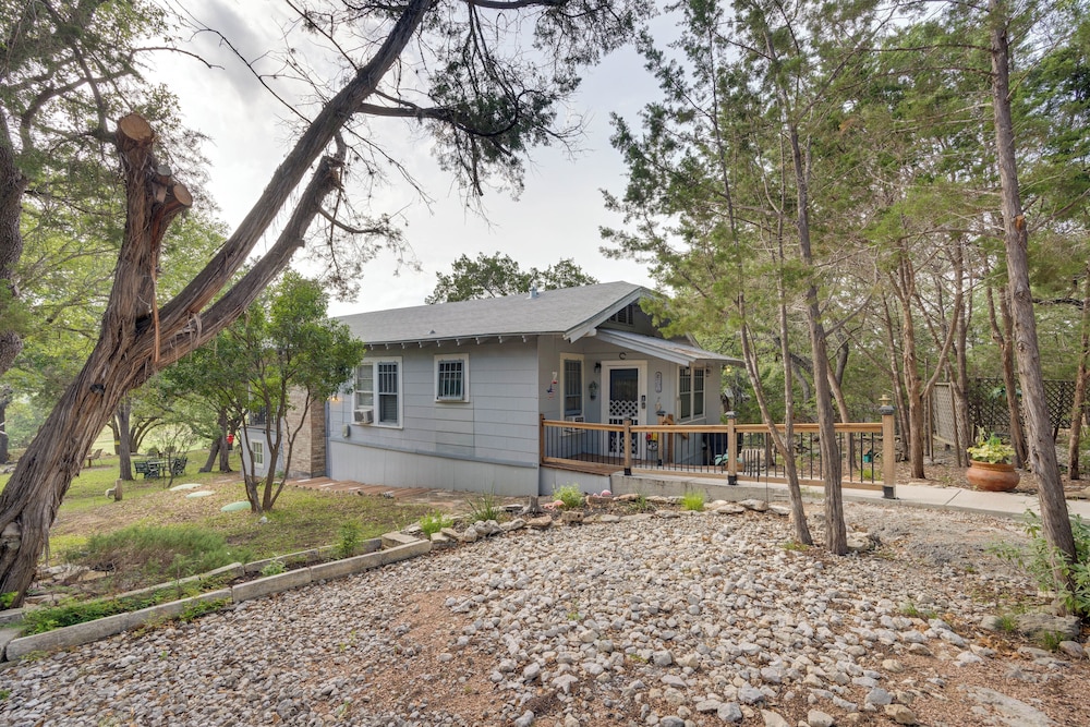 Charming Canyon Lake Cottage w/ Pool BBQ Pit! - Property Image 16