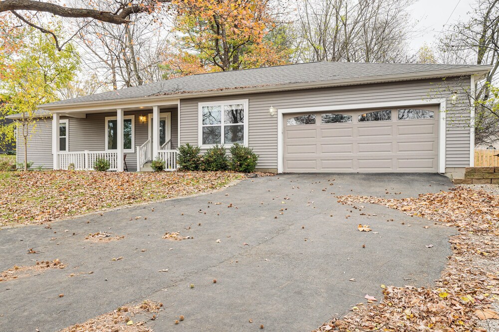 1 Mi to Dtwn Newburgh: Quiet Home w/ Yard!