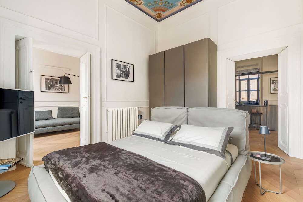 Spanish Steps Apartments