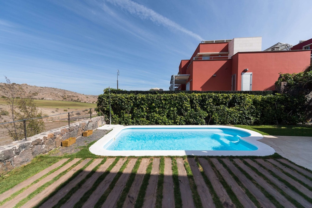 Villa With Heated Pool in Salobre