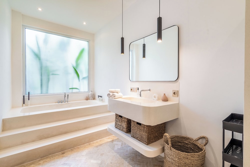 Eleven Villa Canggu - Calm Oasis with Pool and Privacy