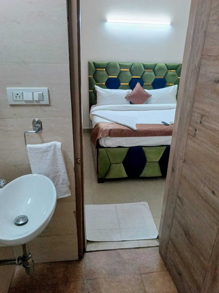 Soooper Hotel