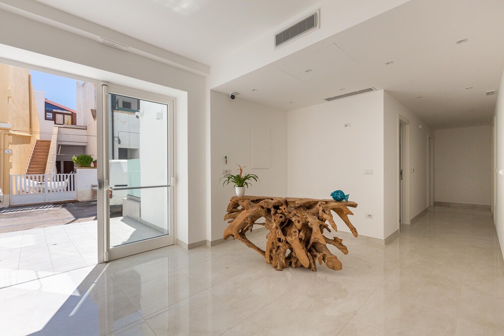 2400 Sdmr - Monolocale 2 en Salve — recepcion & lobby