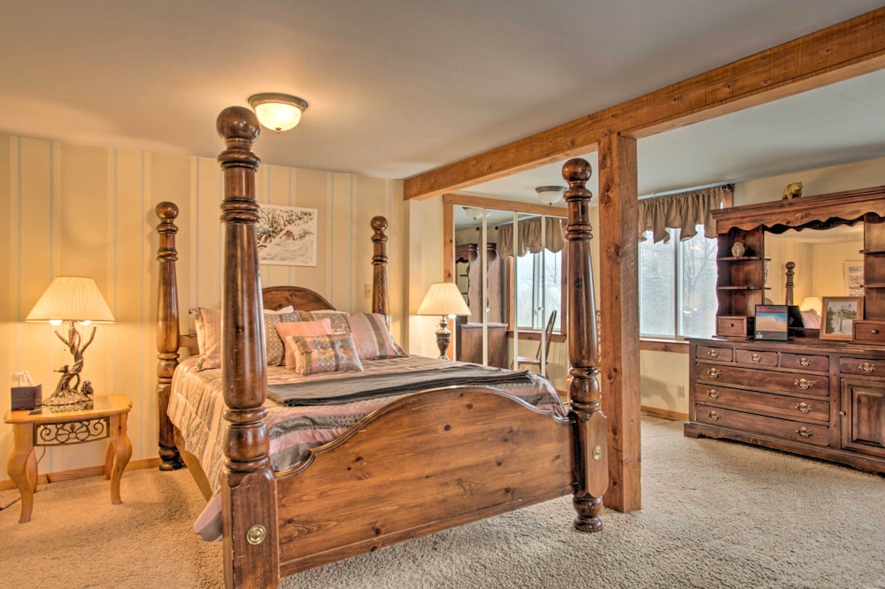 Spacious Bethlehem Mountaintop Home w/ Deck & View