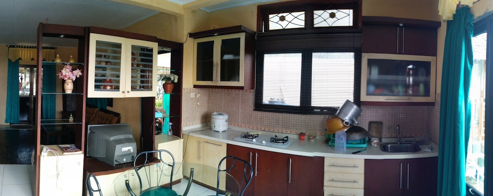 Villa Anvil Cipanas 4 Bedroom for 25 pax view 5