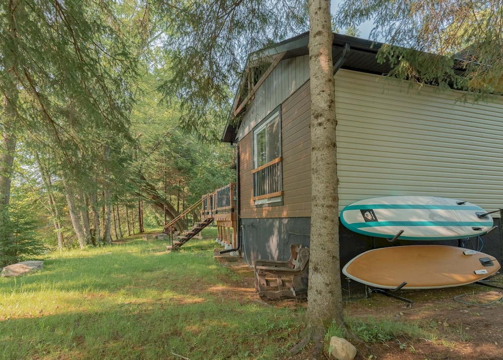 The Phoenix - Riverside Chalet With Beach