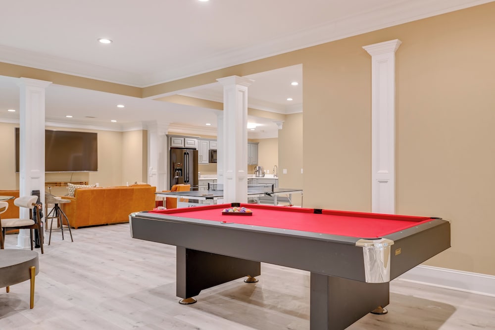 Hike & Explore! Luxe Retreat Near Lake Norman
